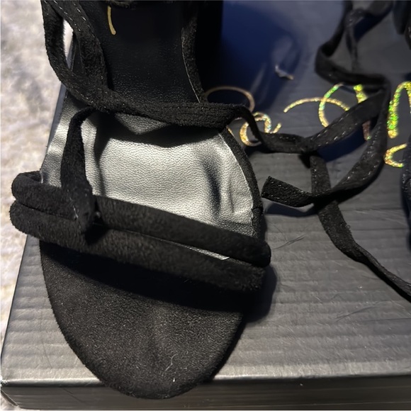 Fashionova Chunky Tie Heels - Size 6 - Picture 2 of 5